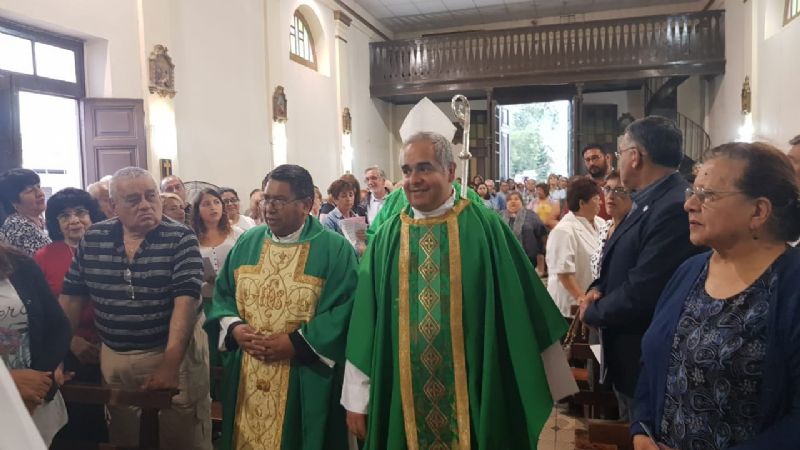 La comunidad de Paclín recibió a su nuevo párroco