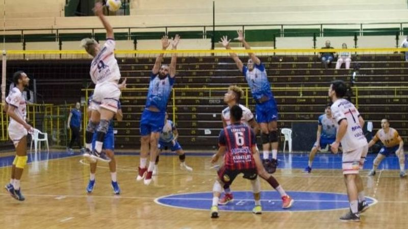 Ateneo de local y San Lorenzo en San Juan, por la A2