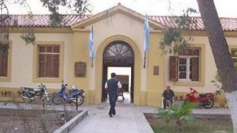 Taxista llegó a la comisaría con una mujer desorientada