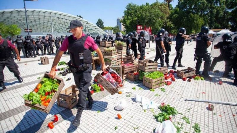 Luego de la represión realizan un nuevo "verdurazo" en Plaza de Mayo