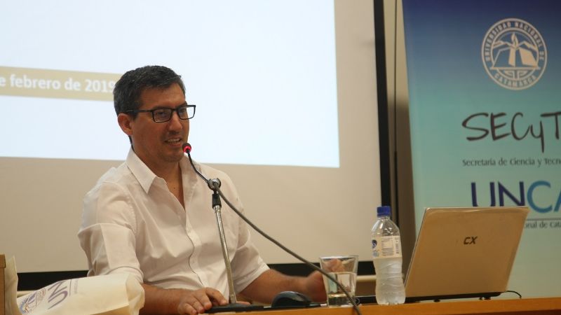 Disertación sobre publicaciones científicas en la UNCA