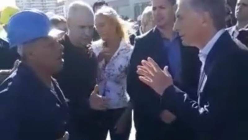 El obrero que increpó a Macri despertó una interna en el Gobierno