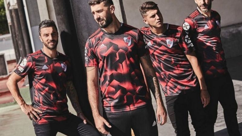 Polémica por la nueva camiseta alternativa de River