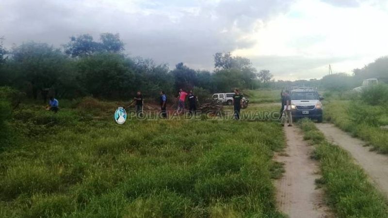 Desalojan terrenos usurpados a la vera del Río del Valle