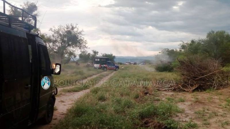 Desalojan terrenos usurpados a la vera del Río del Valle