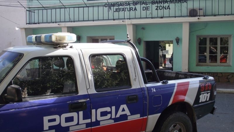 Policías intervinieron en una pelea y recibieron una golpiza