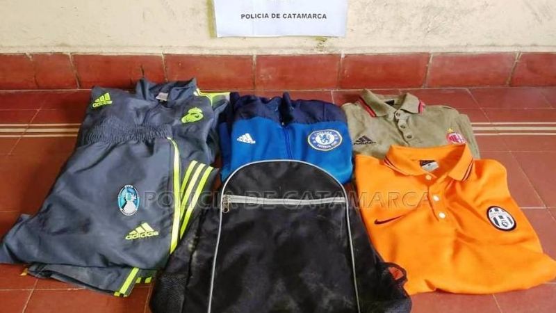 Robaron ropa y se cambiaron en una estación de servicio