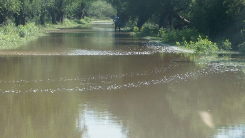 Trabajan para poner en condiciones los caminos en Huillapima