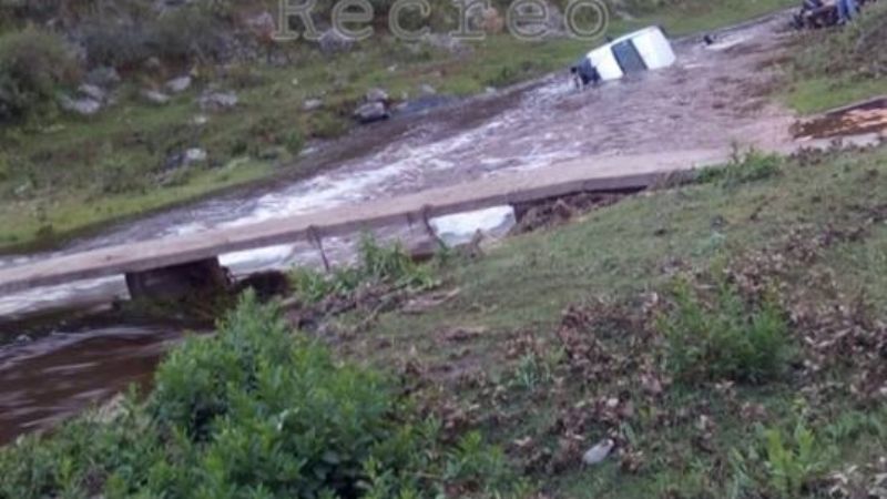 Una camioneta fue arrastrada por el río en Ancasti