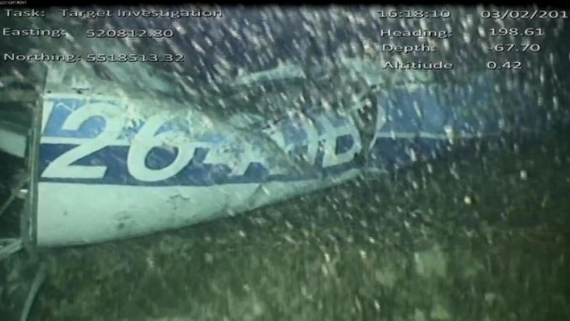 Hallaron un cuerpo entre los restos del avión en el que volaba Emiliano Sala