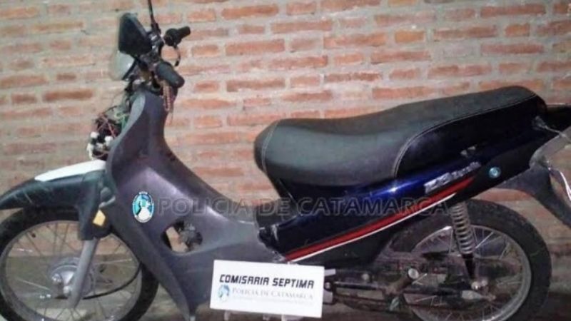 La policía encontró una moto abandonada