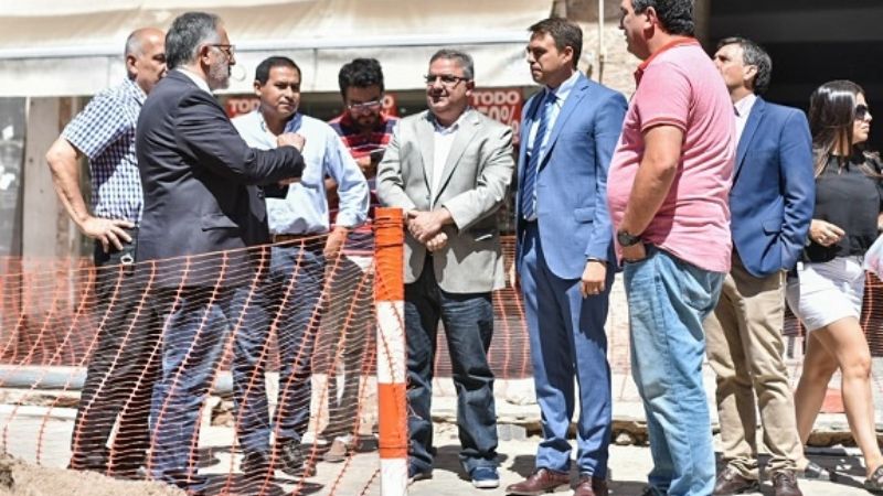 Municipio y EC SAPEM trabajan para concluir la obra de peatonales