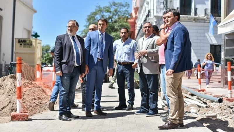 Municipio y EC SAPEM trabajan para concluir la obra de peatonales