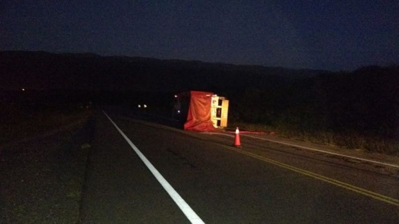 Volcó un camión cargado de cervezas en El Totoral