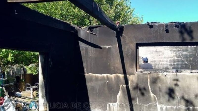 Familia perdió todo al incendiarse su casa