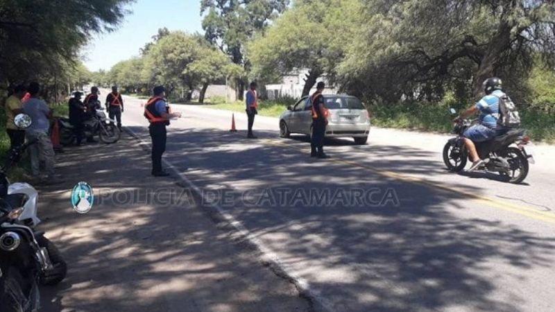 Intentó atropellar a policías en un control