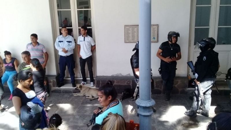 Se cortó el cuello con una trincheta