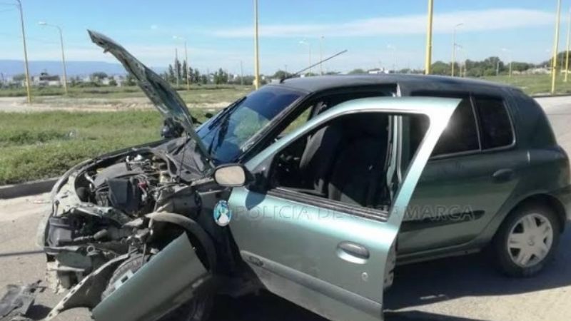 Chocó contra un poste de luz