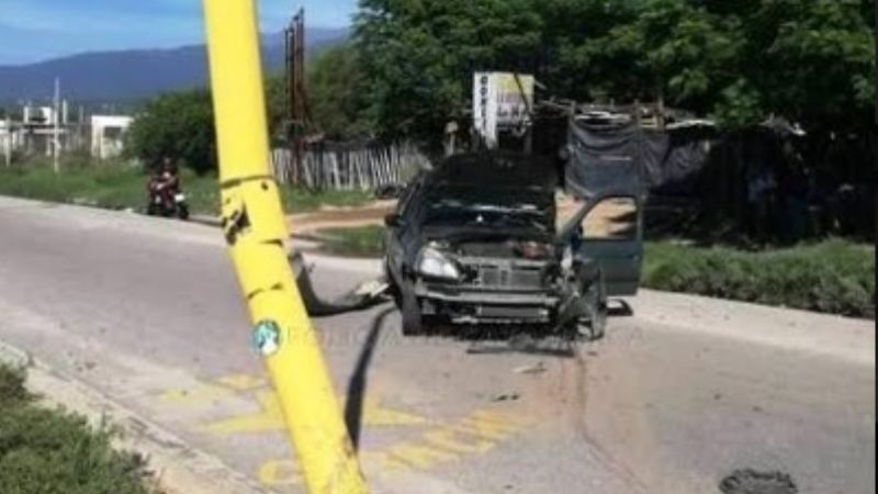 Chocó contra un poste de luz