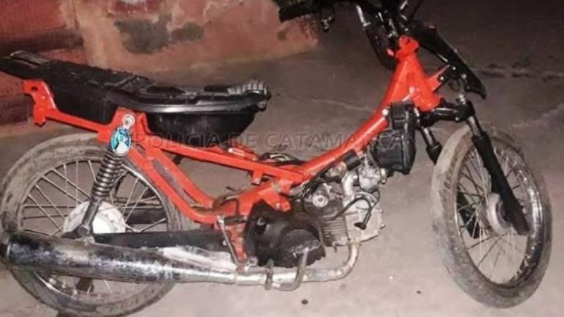 Le robaron la moto en noviembre y la encontró desarmada