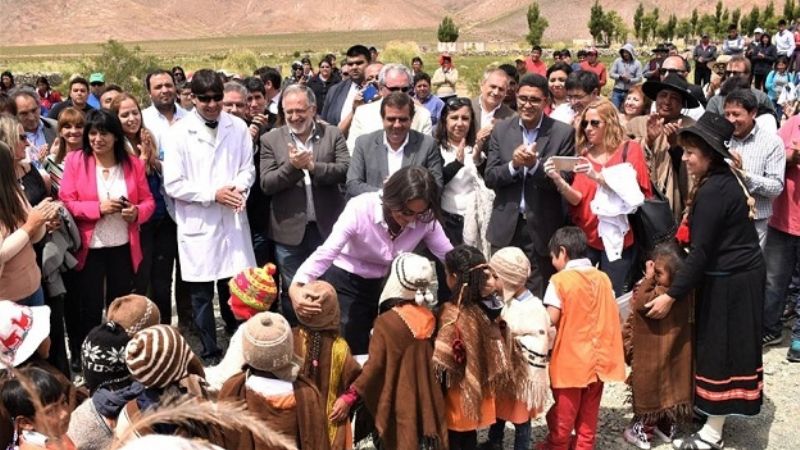En un imponente paisaje quedó inaugurada la escuela de Laguna Blanca