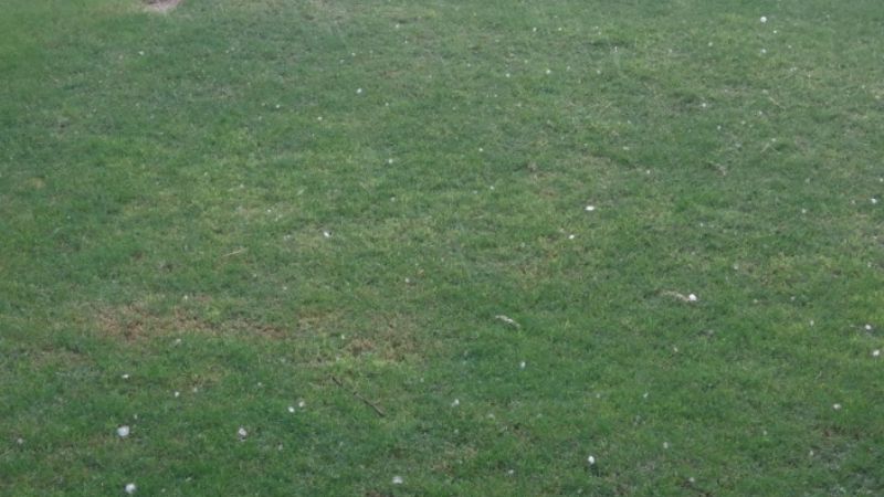 Torrencial lluvia y feroz granizada en la Capital