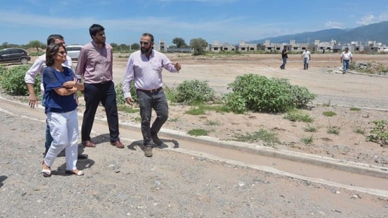 La Gobernadora recorrió las obras de Valle Chico