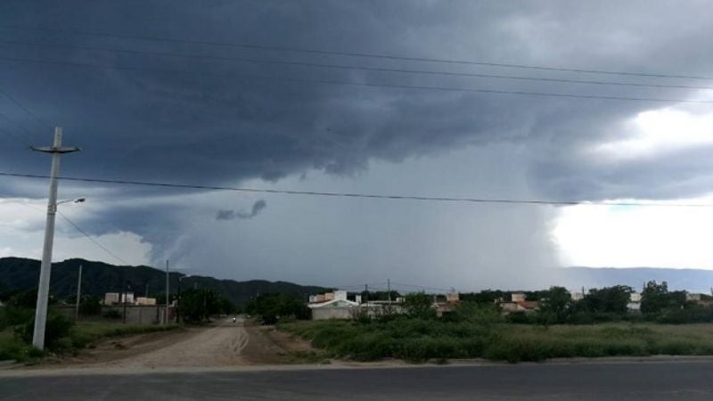 ¿Por qué llovió, granizó y la temperatura descendió 13° en cuestión de minutos?