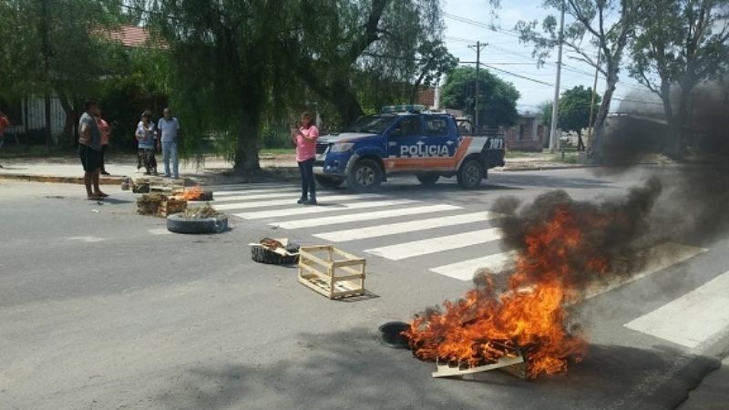 Vecinos de Parque Norte cortan calle