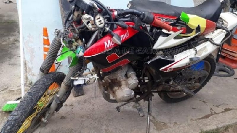 Motociclista embistió a un caballo