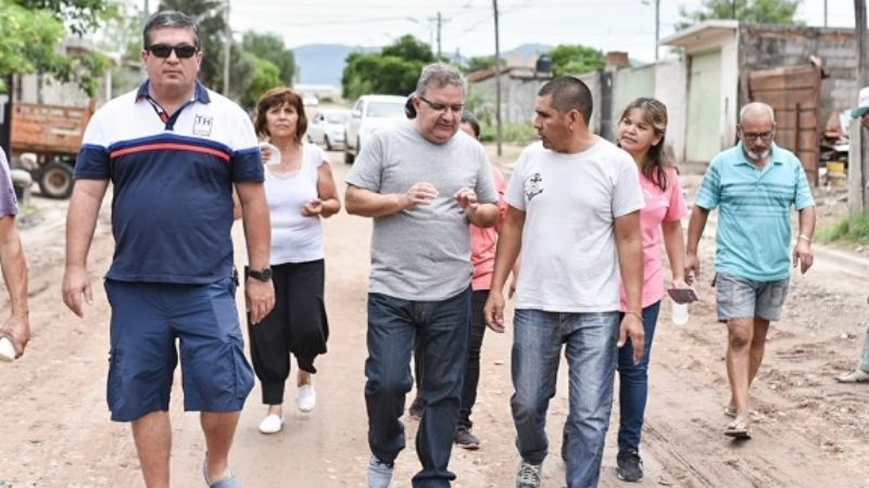 Jalil recorrió barrios afectados por el temporal