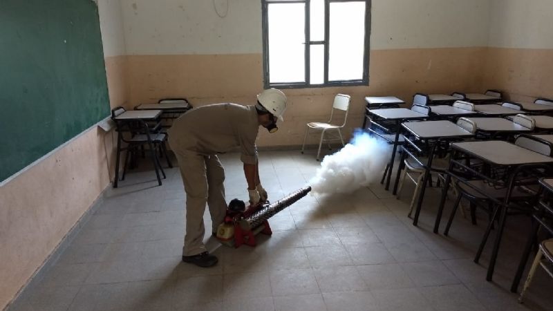 Fumigaciones en 13 escuelas de Icaño, La Paz