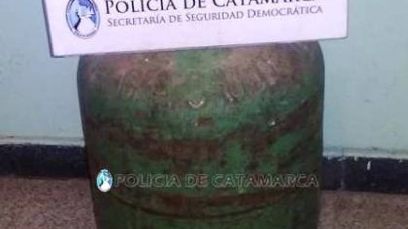 Secuestran una garrafa abandonada en un canal