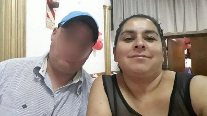 Violó la perimetral, la prendió fuego y ahora ella lucha por su vida