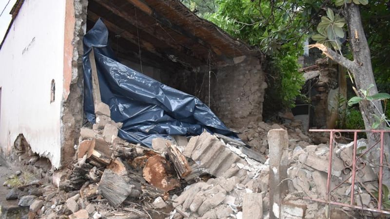 Por la lluvia, se derrumbó una vivienda de adobe en FME