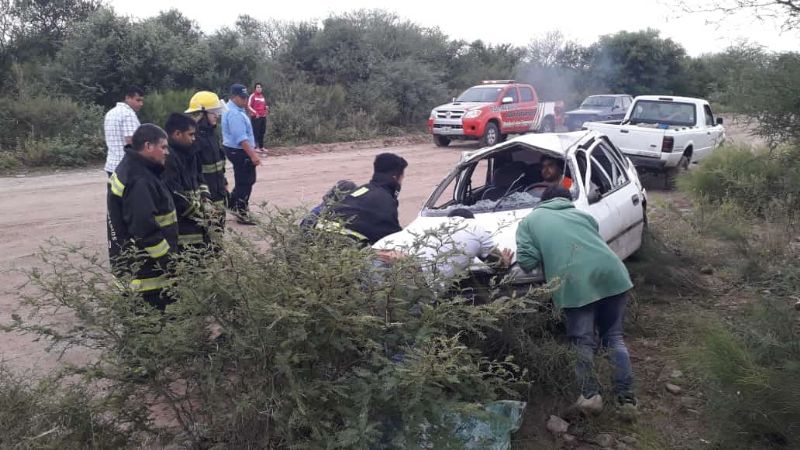 Auto volcó en la Costa de la Sierra
