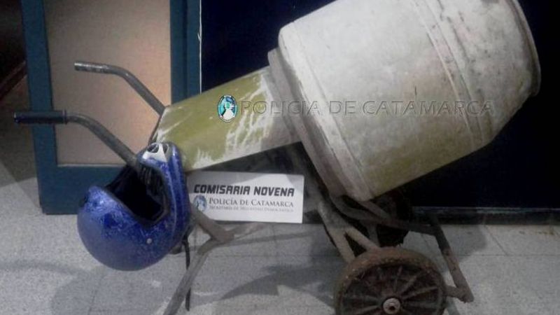 Encontraron una hormigonera y un casco en un descampado