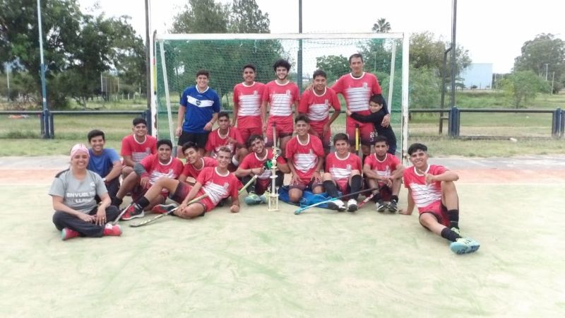 Villa Cubas campeón en los Caballeros del hockey