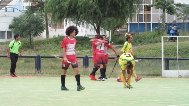 Villa Cubas campeón en los Caballeros del hockey