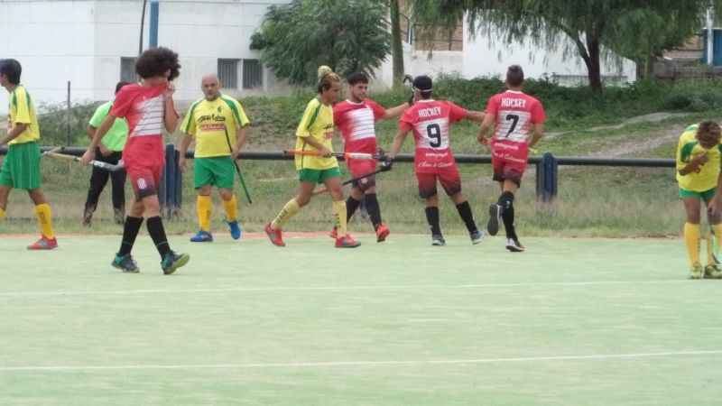 Villa Cubas campeón en los Caballeros del hockey