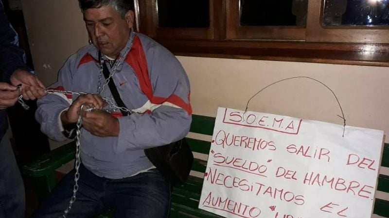 Municipal se encadenó para pedirle el aumento a Páez