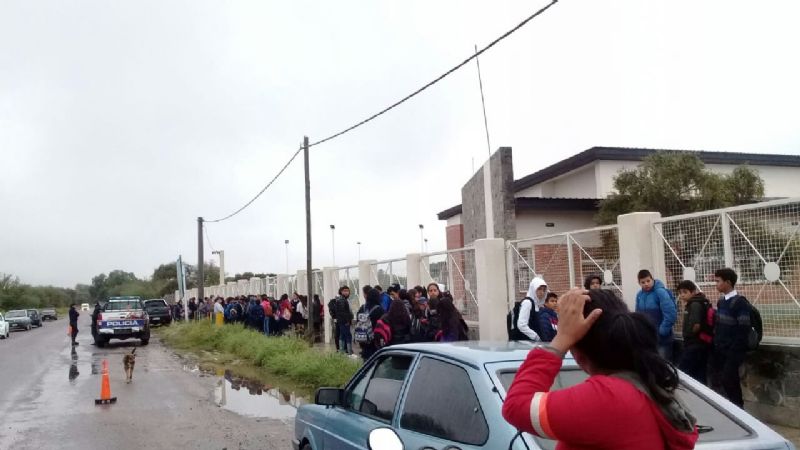 Padres toman escuela en Nueva Coneta por falta de transporte