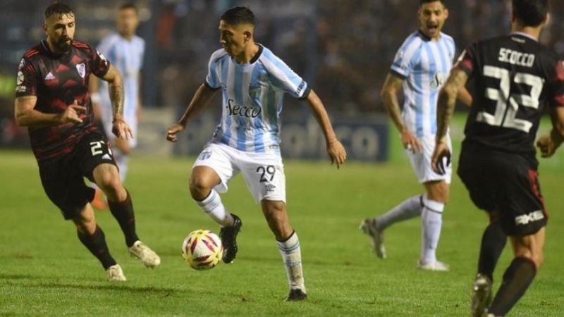 La Superliga de AFA está que arde arriba y abajo