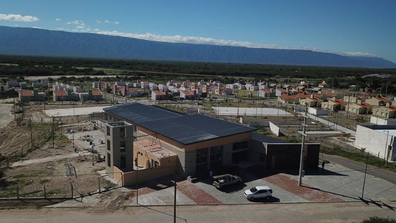 Lucía inaugura una nueva escuela en la Capital