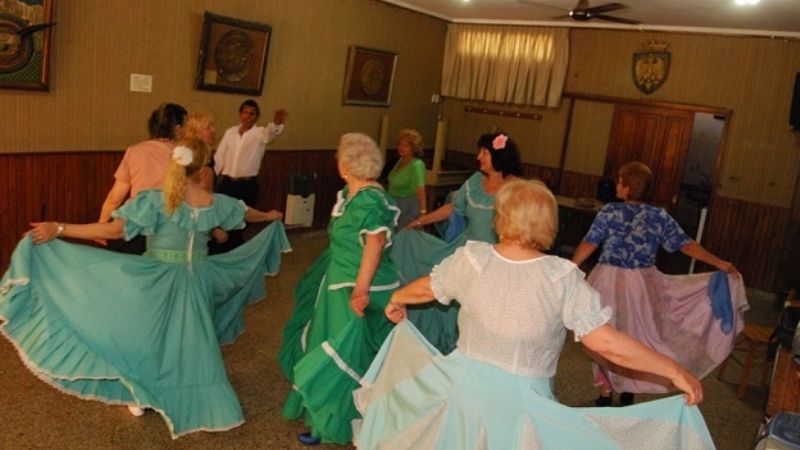 Taller de danzas folclóricas para adultos mayores