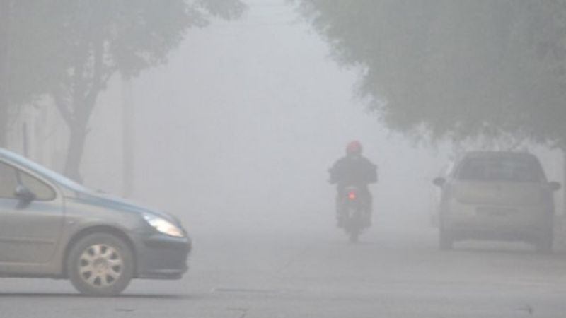 La ciudad amaneció con neblina