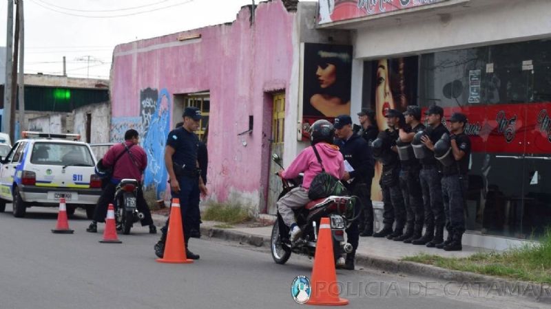 En operativos, arrestaron a 13 personas y secuestraron 12 motos
