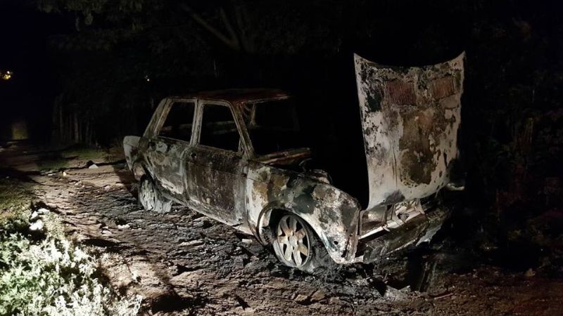 Voraz incendio de un auto