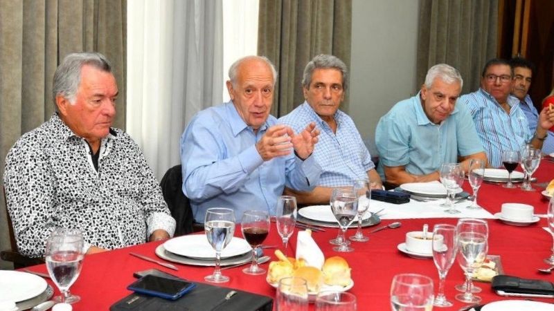 Barrionuevo renovó su apoyo a Lavagna y lo acercó a la cúpula de la CGT