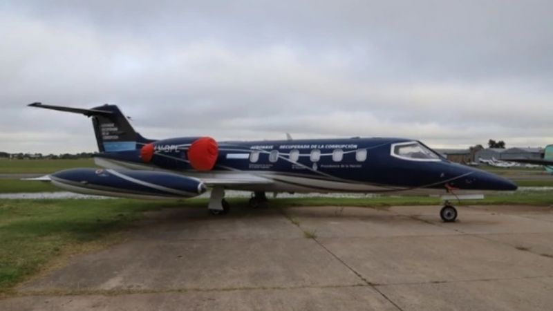 Ordenan subastar dos aviones de Lázaro Báez